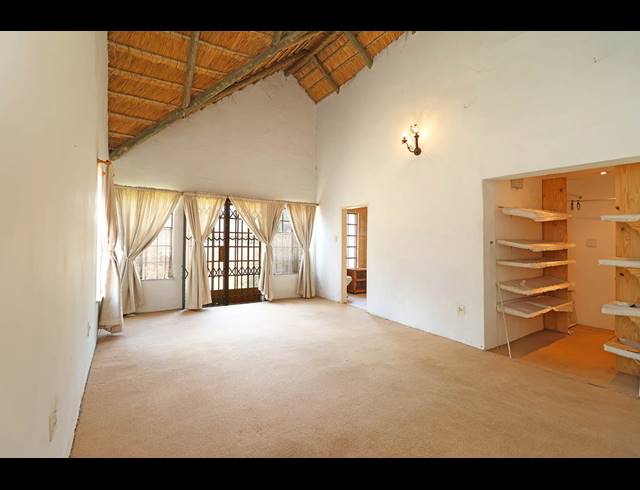 4 BEDROOM FREEHOLD FOR SALE IN GLENHAZEL